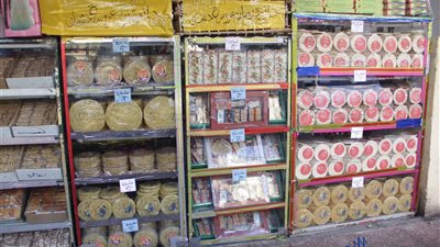 حلوى المولد.. فرحة تبحث عن السائلين في مدينة نصر (صور)