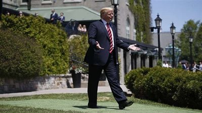 للمرة الثانية.. ترامب يشكر ميلانيا على تحمله والبقاء معه