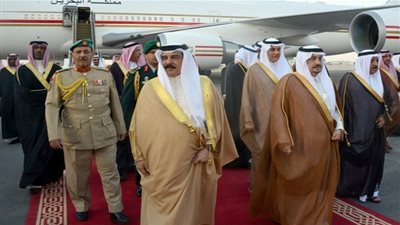 عاجل.. عاهل البحرين يصل إلى الرياض