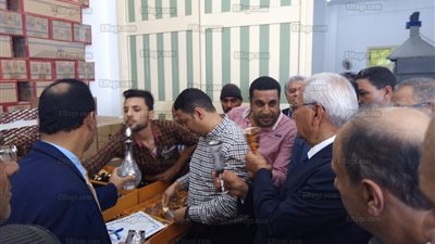 محافظ الدقهلية يتفقد مصانع الزجاج بجراح (صور)