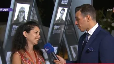 إحدى المشاركات بالنصب التذكاري لإحياء الإنسانية: 