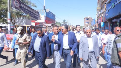 وزير النقل يتابع خطة التدريب الخاصة برفع كفاءة العاملين بمحطة أسوان