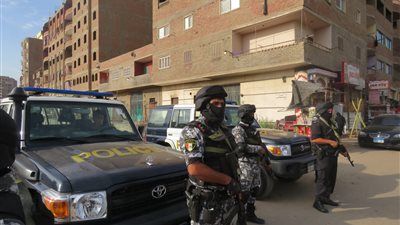 أمن الجيزة يفحص 16 شخصًا في شارع فيصل