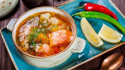 طريقة عمل شوربة السلمون وسمك القاروص