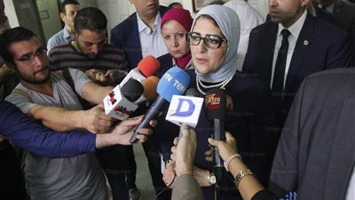 وزيرة الصحة تتفقد بنك الدم بالعباسية (صور)