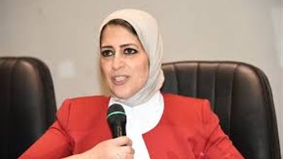 وزيرة الصحة تتفقد مصابي حادث المنيا بمستشفى الشيخ زايد  