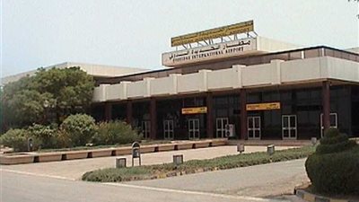 القوات اليمنية تقتحم البوابة الشرقية لمطار الحديدة    