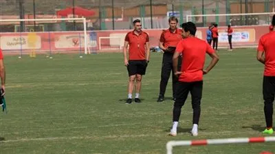 تقسيمة قوية للاعبين في مـران الأهـلي بـتونس