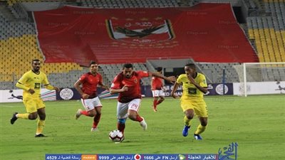 الأهلي يتسبب في تأجيل مباراة الوصل وعجمان