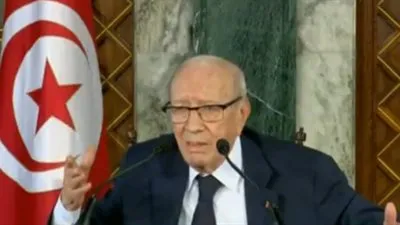 لهذا السبب.. الرئيس التونسي يلوح بالاستقالة من منصبه
