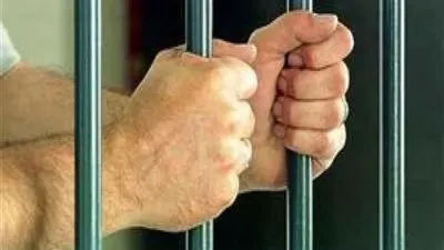 حبس عاطل 4 أيام على ذمة التحقيقات لاتجاره في المخدرات بالتجمع