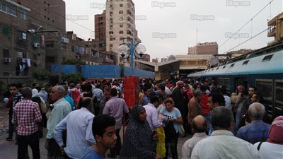   تكدس وزحام شديد نتيجة تعطل حركة الخط الأول لمترو الأنفاق (فيديو وصور)
