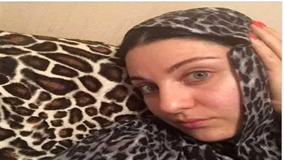 صافيناز تؤازر الأهلي في مباراته  ضد الترجي التونسي