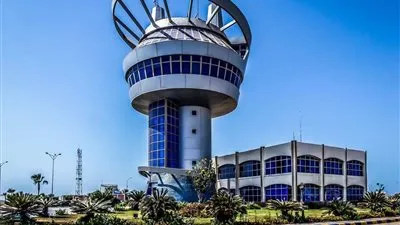 تداول السفن والحاويات بميناء دمياط رغم الطقس السيئ وهطول الأمطار