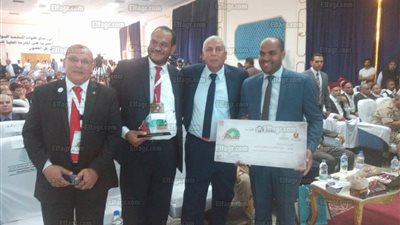 الوادي الجديد تفوز بدرع وزارة الصناعة بمهرجان التمور بسيوة (صور)