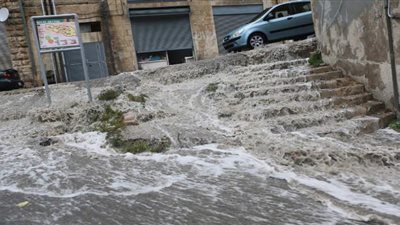 سيول الأردن تقتل 3 أشخاص والأمن يحذر