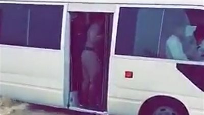 سبق- السعودية | السيول تحتجز 37 لاعبًا لكرة القدم بطريق ديراب (فيديو)