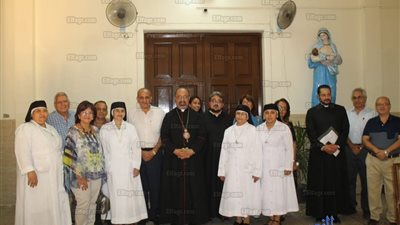 بطريرك الأقباط الكاثوليك يحتفل بعيد الملاك ميخائيل ويرسم شمامسة (صور) 