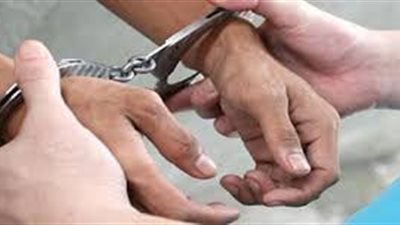 حبس عاطل 4 أيام على ذمة التحقيقات لحيازة 30 زجاجة خمور بمدينة نصر