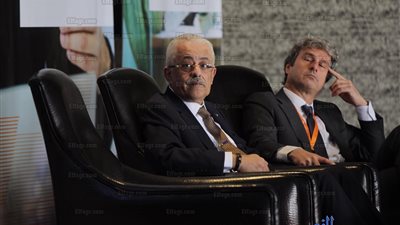 وزير التعليم لـ الأجيال القادمة: الجاي كله جديد (صور)