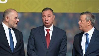 محمود الخطيب يضع ميدالية تتويج الترجي باللقب الأفريقي في 