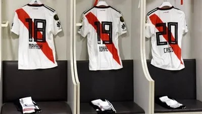 حافلة ريفير بليت تصل ملعب مونيمونتال قبل نهائي ليبرتادوريس