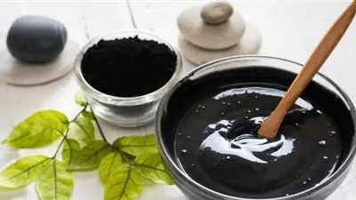 الفحم النباتي وفوائده المذهلة للبشرة