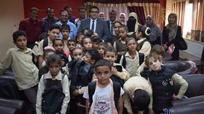 تعليم جنوب سيناء يسلم شنط مدرسية للمتميزين دراسيًا  (صور)