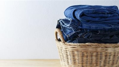 حيل للحفاظ على لون الجينز أثناء الغسيل