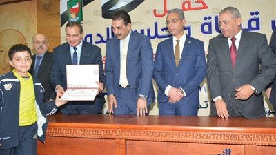 تكريم 18 من أسر الشهداء بمحافظة سوهاج (صور)