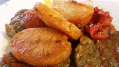 مكونات صينية البطاطس بالكفتة 