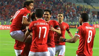 مدافع الأهلي يدرس الاعتزال رسميا