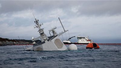 غرق فرقاطة نرويجية بعد حادث اصطدام (فيديو)