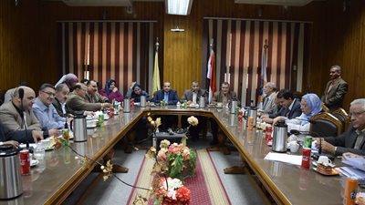 رئيس جامعة بني سويف: معرض كتب للطلاب كلية الآداب بالمجان