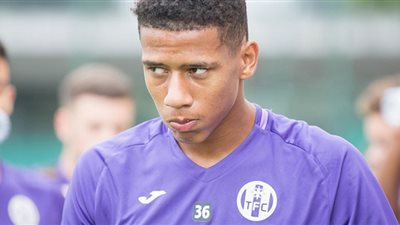 ليفربول ينافس 4 أندية على مدافع تولوز الشاب