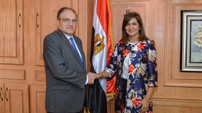 سفير أرمينيا بمصر يدعو وزيرة الهجرة لزيارة بلاده 