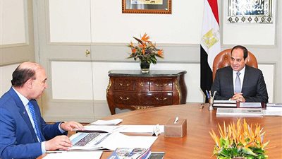 السيسي يوجه بتذليل العقبات أمام المستثمرين بالمنطقة الاقتصادية لقناة السويس