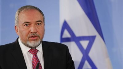 هكذا استقبل أهالي غزة استقالة وزير الدفاع الإسرائيلي!