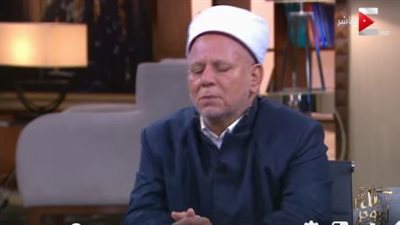 الإبراشي لـ شيخ أزهري مؤيد لزواج القاصرات: 