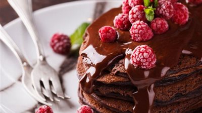 طريقة عمل بان كيك بصوص الشيكولاتة