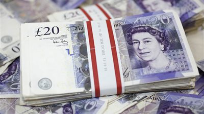 الاسترليني يتراجع بعد استقالة وزير بريكست الحكومة البريطانية