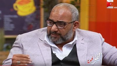 بيومي فؤاد يكشف عمله بائعا للسمك قبل الشهرة (فيديو)