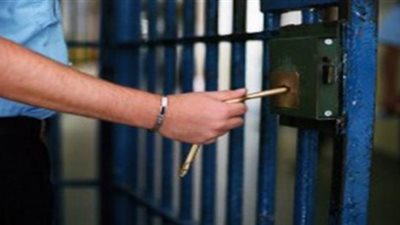 بنزرت: محكوم بالسجن 12 سنة يحاول الانتحار بغرفة الايقاف بالمحكمة الابتدائية ببنزرت