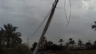 استغاثه أهالي المشروع بالسويس قبل سقوط عمود كهرباء بالكابلات 