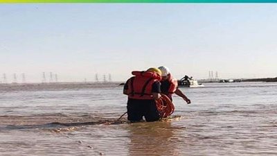 صدى- السعودية| السيول تحتجز عاملين داخل مركبة في رياض الخبراء