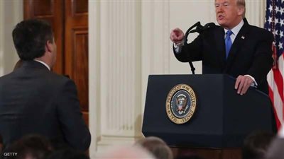 بعد الأمر القضائي بإعادته.. تهديد من ترامب للمراسل المطرود