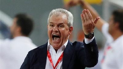 أجيري ينفعل على لاعبي المنتخب