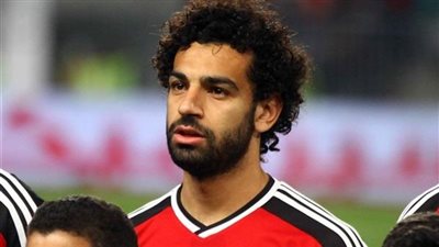 شاهد.. السفير الإسرائيلي يستفز المصريين بصورة مع 