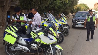 خلال 24 ساعة.. إزالة 70 موقفا عشوائيا في حملات مرورية بالجيزة