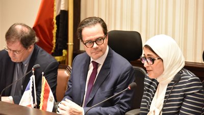 وزيرة الصحة: نقل الخبرات الفرنسية لمصر بمجال مشتقات الدم